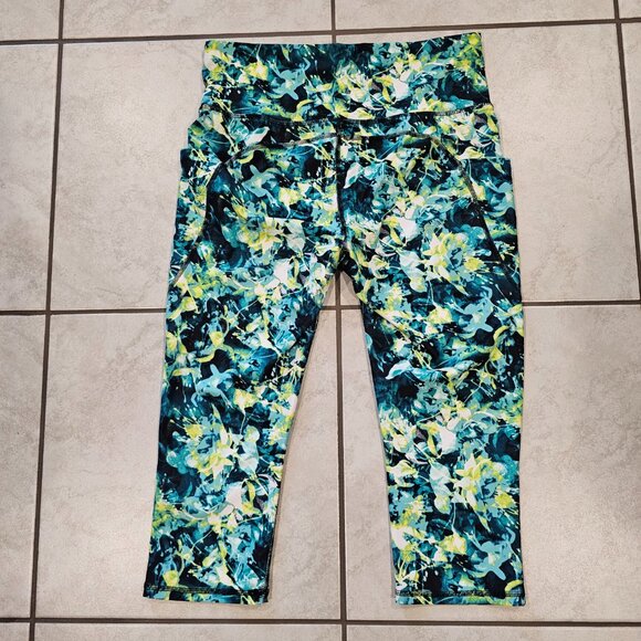 BRAND NEW Size L Xersion Quick-Dri Active Stretch Green Capri Legging - Picture 2 of 3